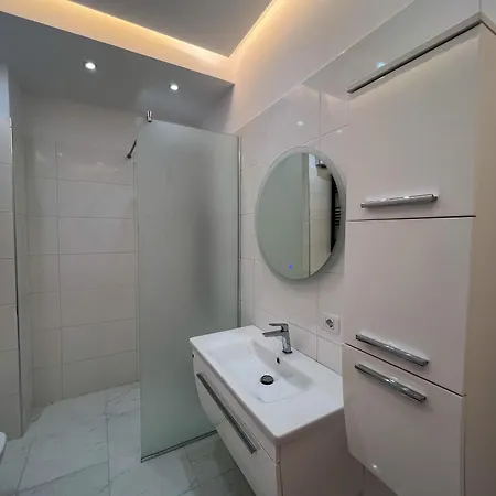 Cahani Lux Apartment