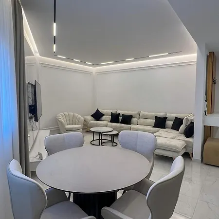 Cahani Lux *